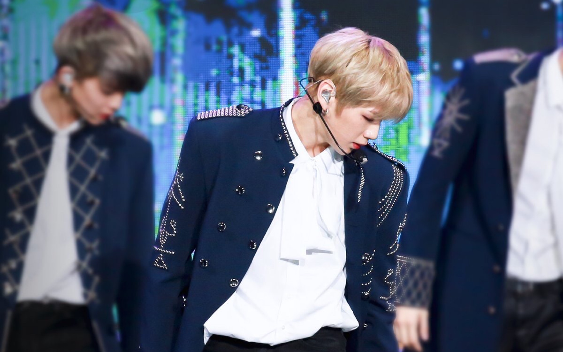 姜丹尼尔180214gaonchart舞台表演高清竖版直拍6p