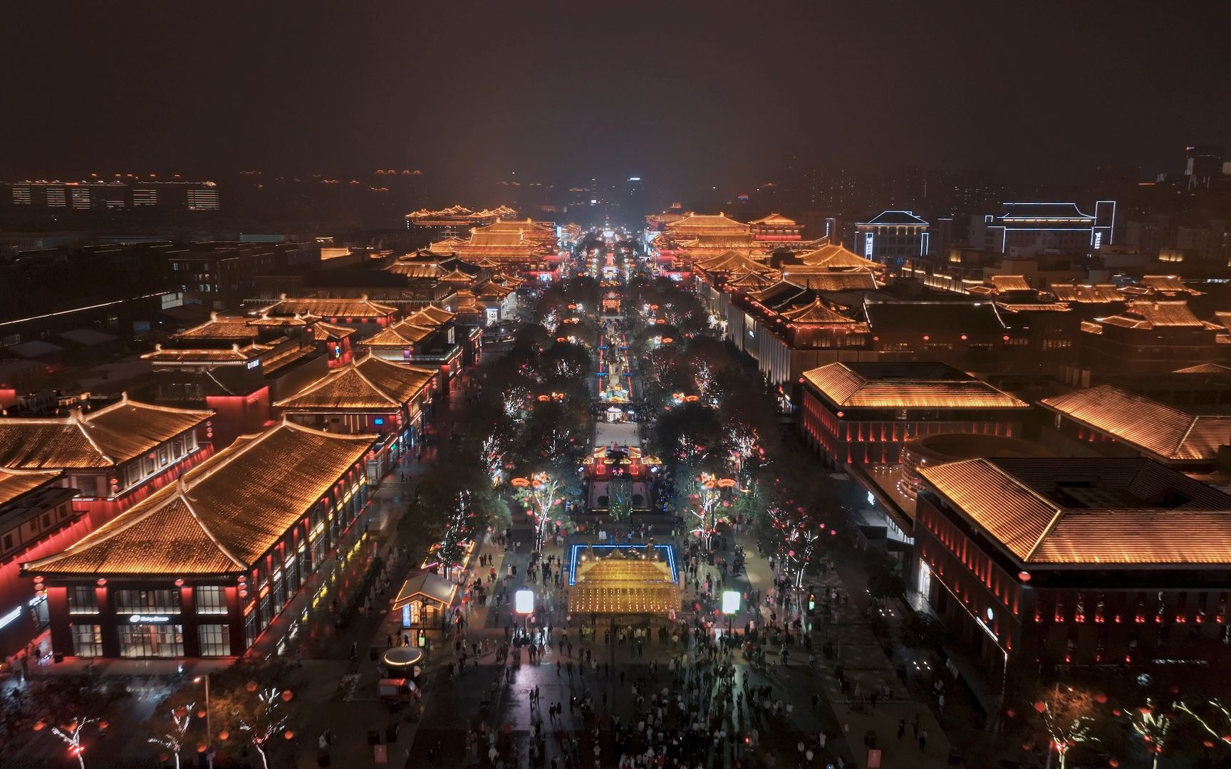 很多人说到大唐不夜城是看灯光,还有人说是为了感受盛唐文化,你觉得呢