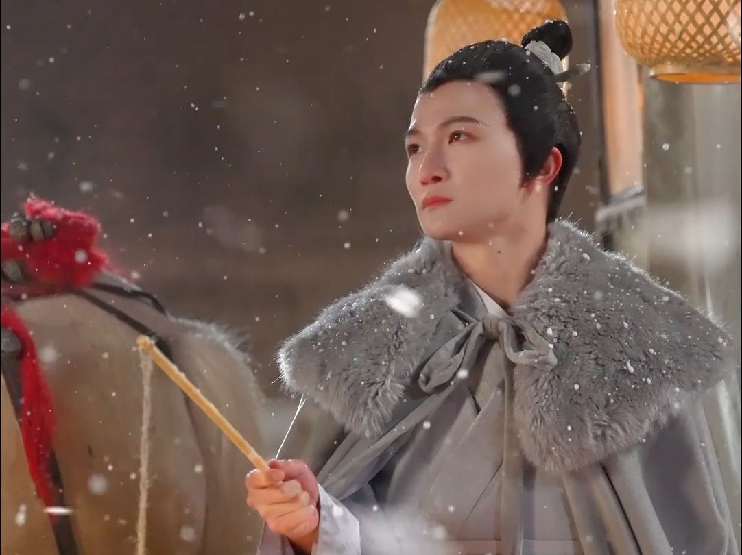 当歌声配古装,周深雪中唯美回眸