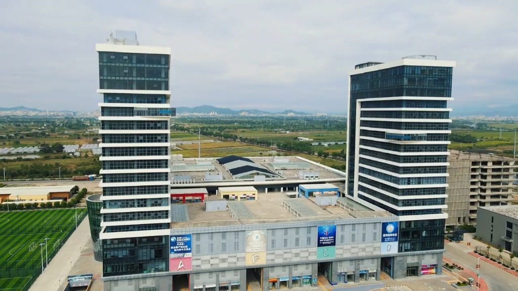 无人机航拍宝奥玩具城