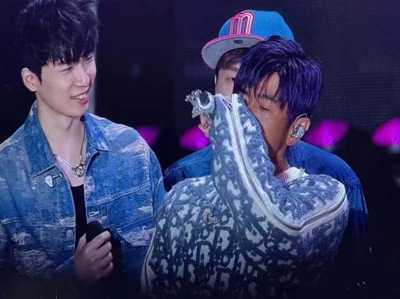 杰伦被歌迷暖哭