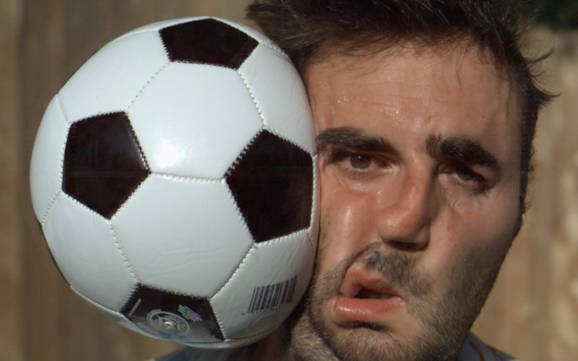 【盖蛋慢镜头】1000倍慢动作看足球打脸 @柚子木字幕组