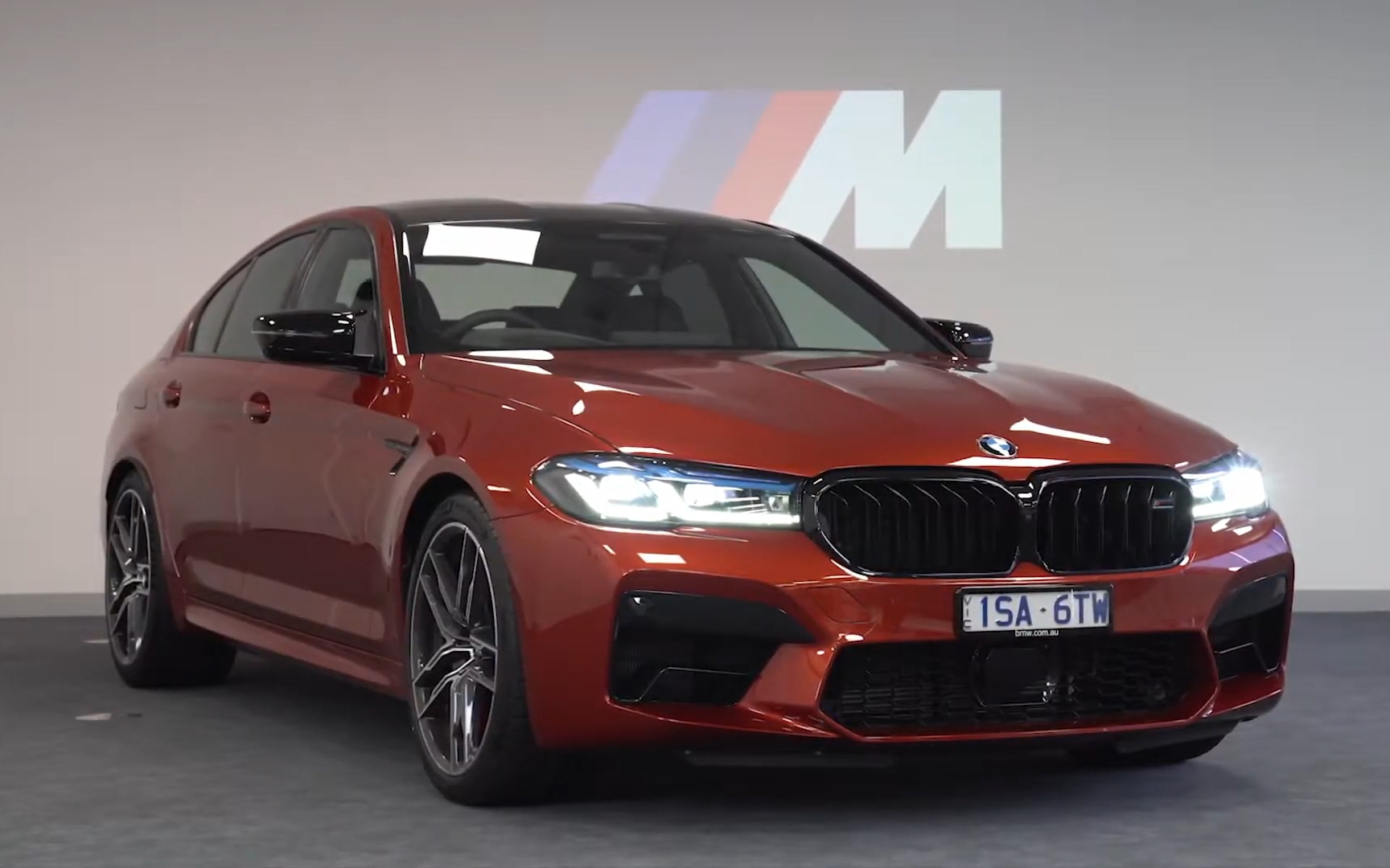 2021 宝马m5 雷霆版- 内外饰及官方驾驶视频