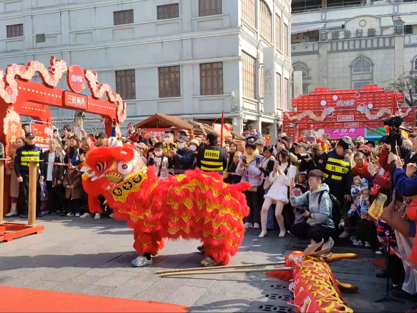 [图]龙年大年初一，南宁三街两巷庙会，舞龙舞狮闹新春