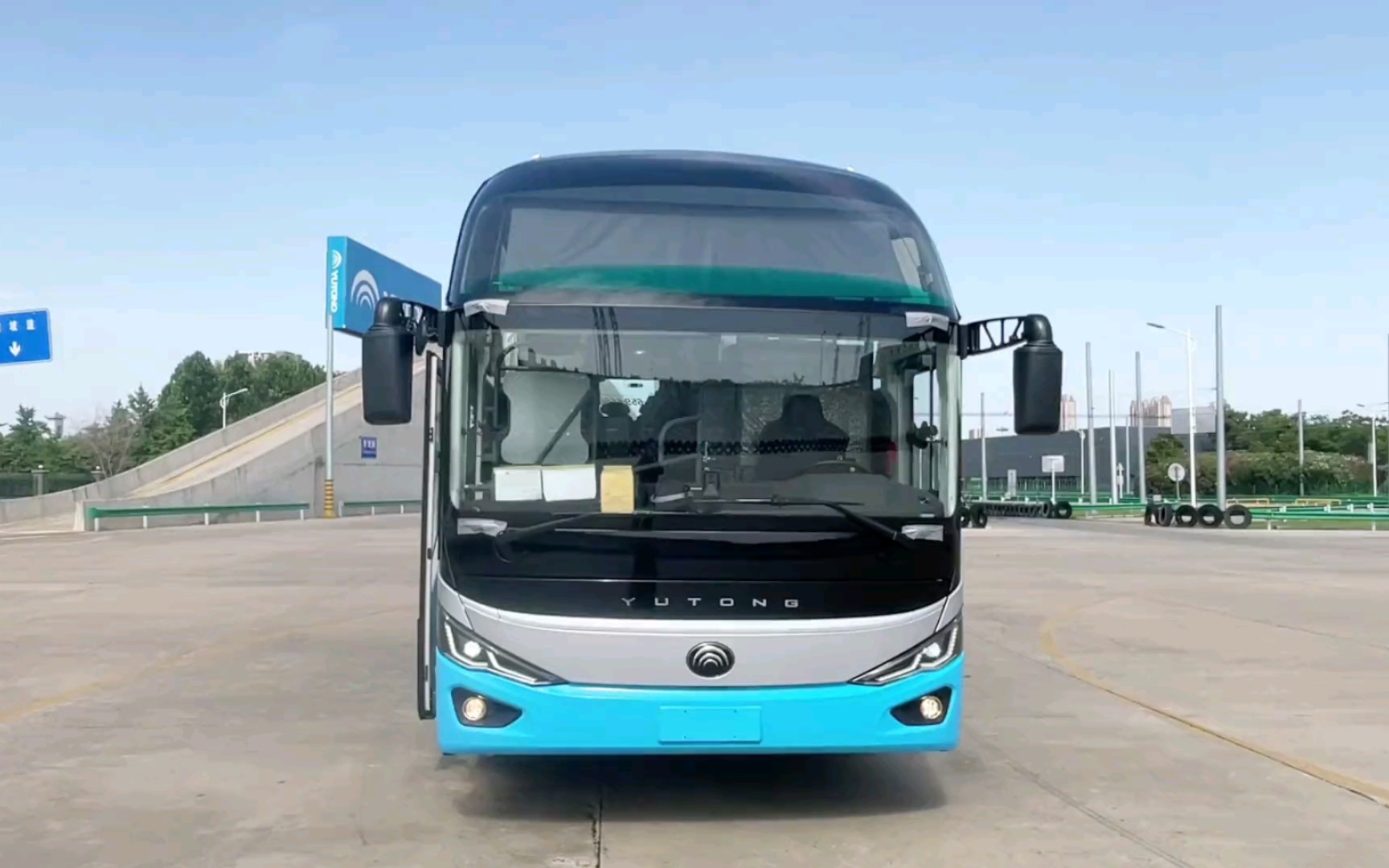 宇通客车 香格里拉十五台c12高端旅游巴士 高端配置2 1商务座椅 旅游