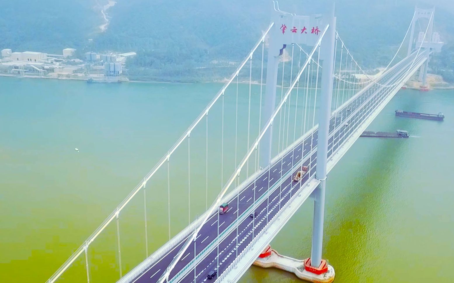 穷游小伙航拍广东横跨峡谷的肇云大桥,太壮观了,看得我热血沸腾