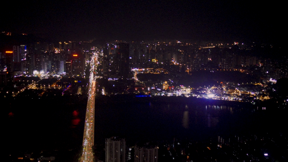 柳州夜景城市建筑开灯时刻(拍摄地点:柳州地王大厦顶楼观景台)