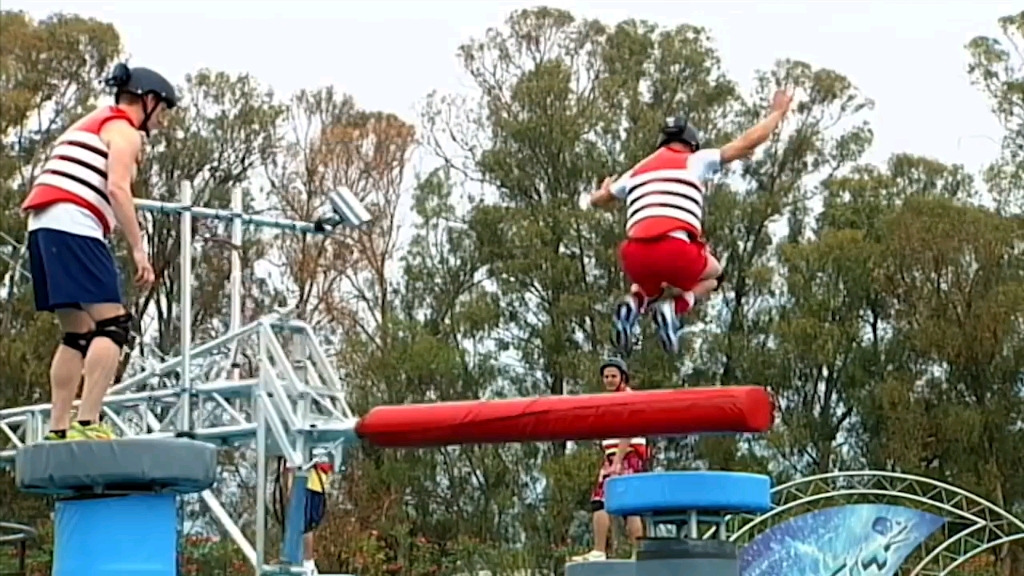 wipe out,国外冲关综艺勇敢向前冲2