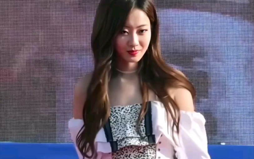 这谁顶得住啊 #女团 #大长腿 ninemuses朴景丽