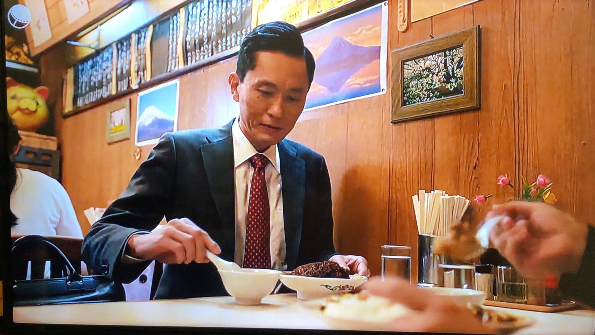 孤独的美食家美味却苦涩不能专心吃饭的五郎破涕为笑破涕为笑破涕为笑