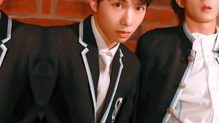 活动作品上外贤达李俊濠来咯