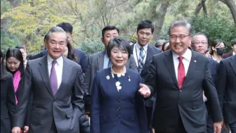 Скачать видео: 中日韩外长会重启备受瞩目 期待三国紧密合作促进地区和平