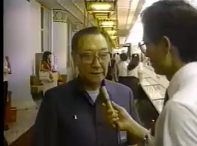 [图]1988年蒋纬国表示要“坚定不移听党话，矢志不渝跟党走，坚决服从组织的安排！”