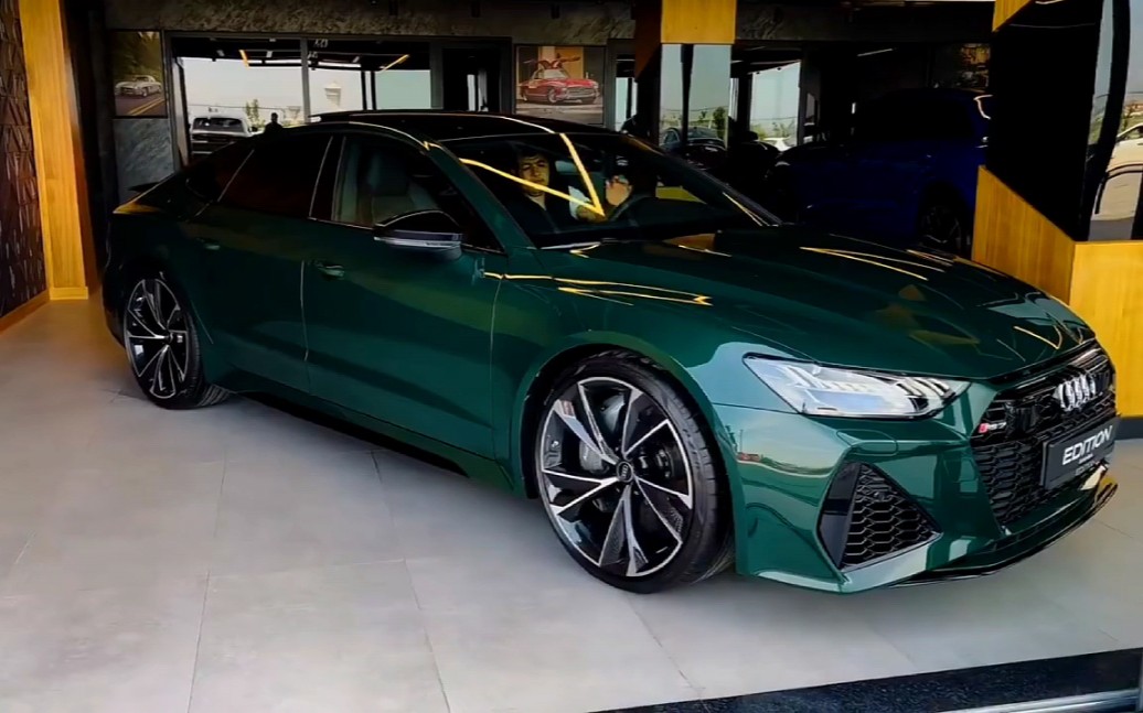 实拍2022款奥迪rs7惊艳登场_哔哩哔哩_bilibili