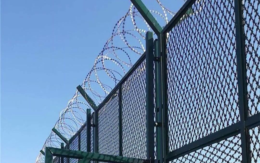 护栏刀片刺绳 刀片刺绳护栏安装 刀片刺绳护栏作用 刀片刺绳护栏网批