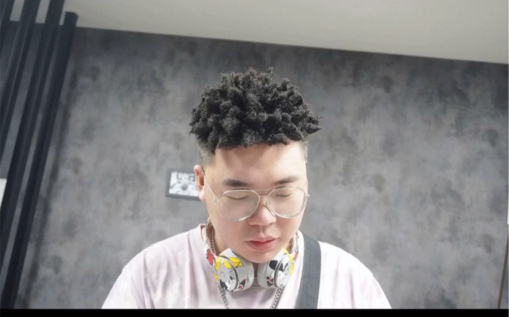 盆栽款黑人烫打理简单干净清爽