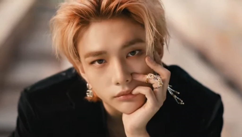 【黄铉辰】正规回归预告单人镜头仅有20几秒,请公司重视黄铉辰"top