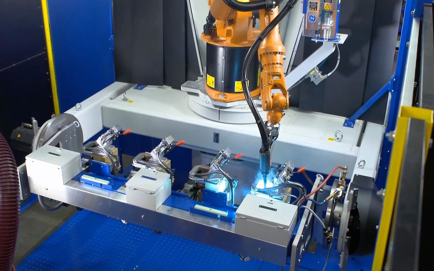 【汽车是怎么生产的】弧焊点焊复合机器人工作站_哔哩哔哩 (゜-゜)つ