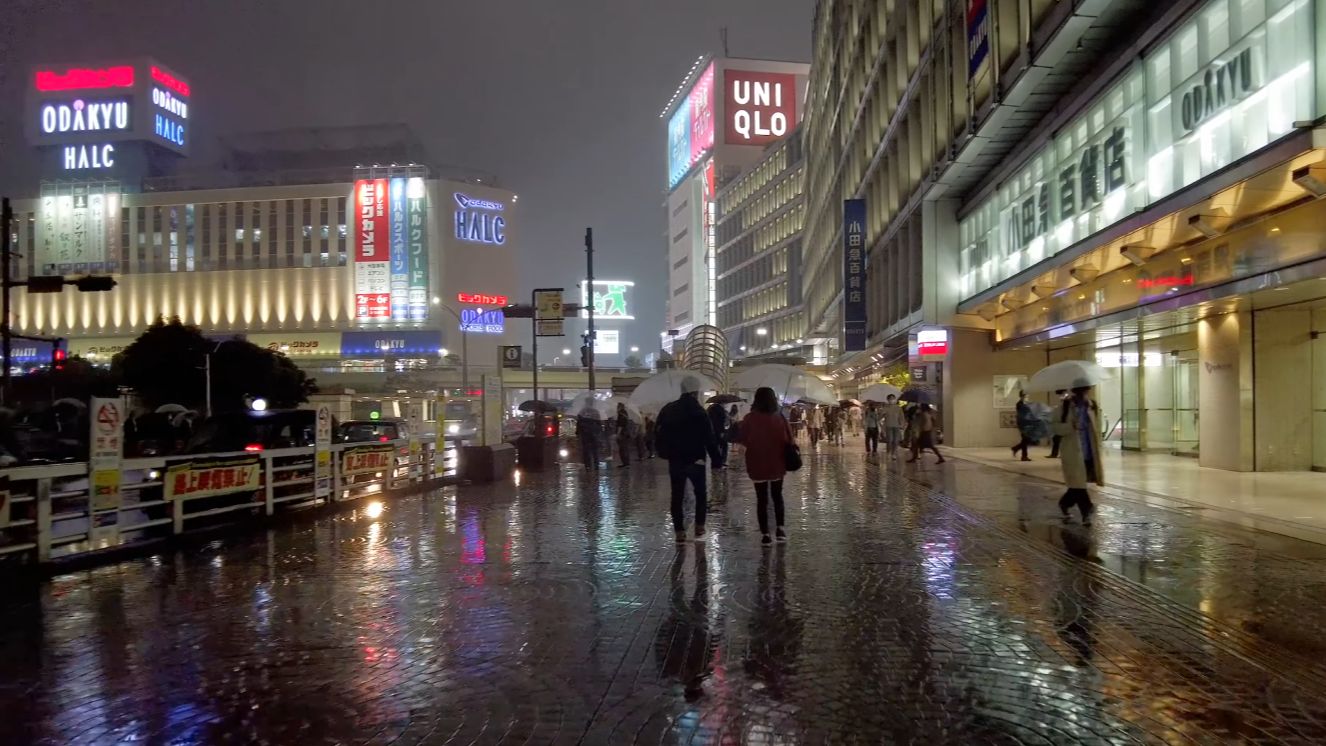 【4k】东京新宿车站周边雨夜散步 日本街景> 东京>