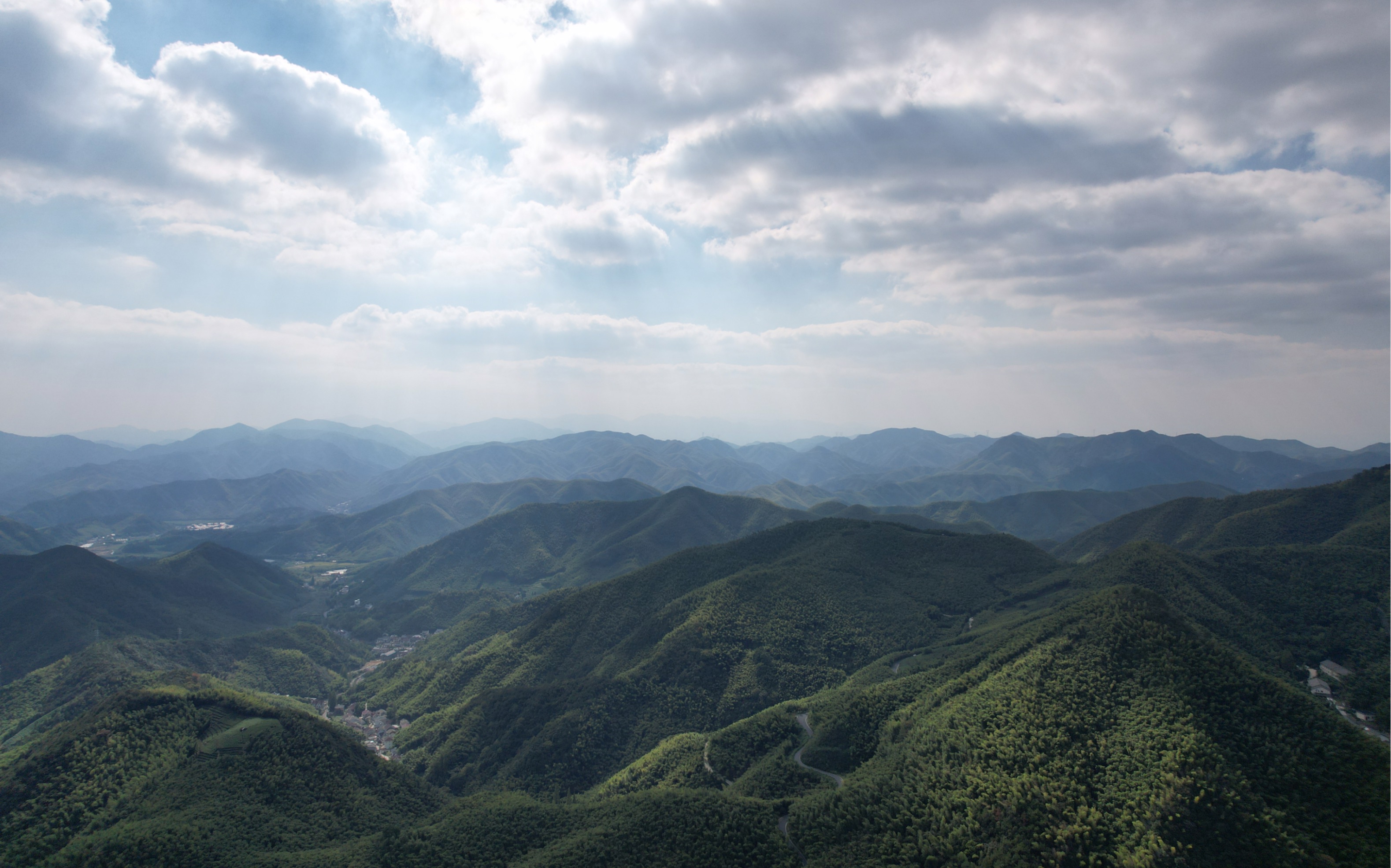 莫干山,名剑干将莫邪铸成地.