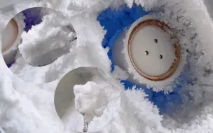 Скачать видео: 【勺子舀霜合集·看着一冰柜的霜好满足❄️ 3分43秒开始 声音不一样 更结实🥶】