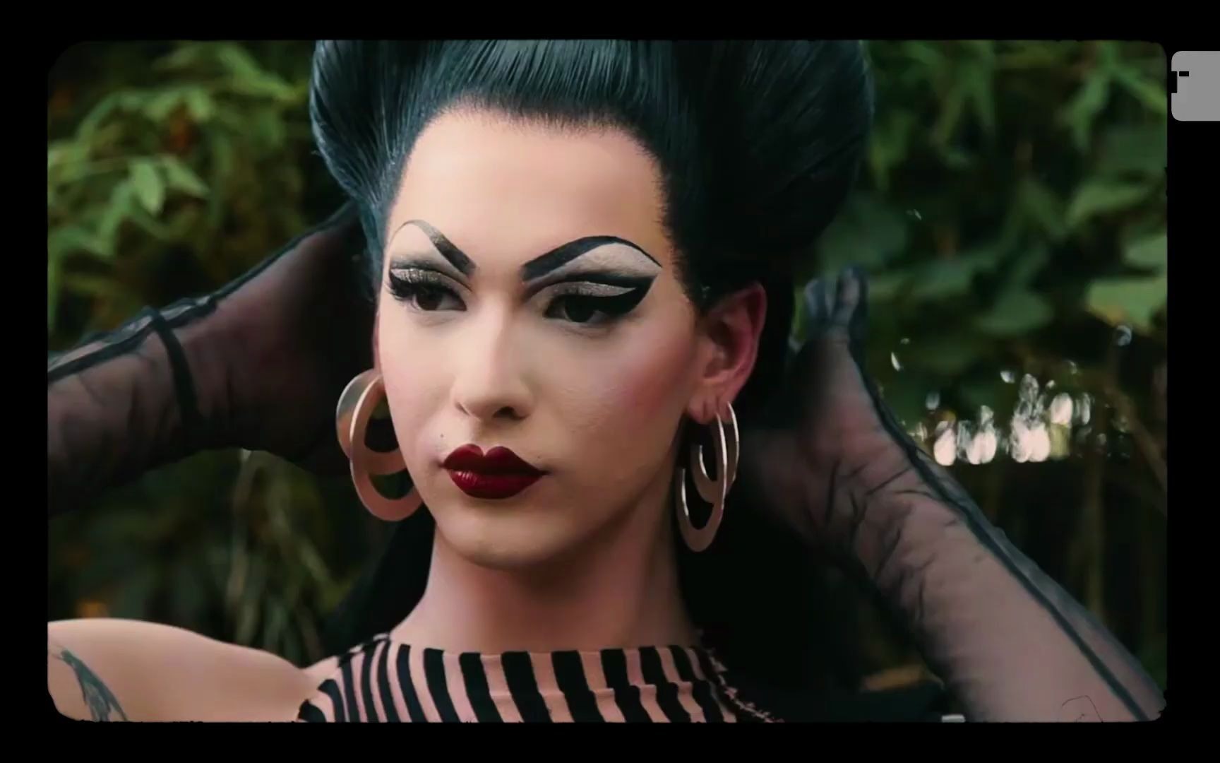 【violet chachki】in the know采访,带你更了解小v_哔哩哔哩_bili