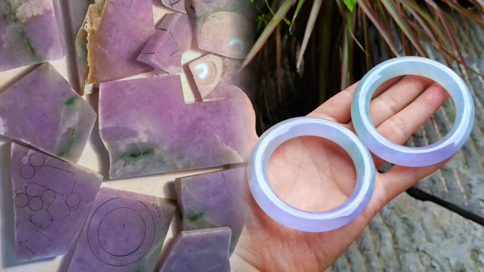 给大家欣赏一对冰紫翡翠手镯,好事成双,双喜临门.