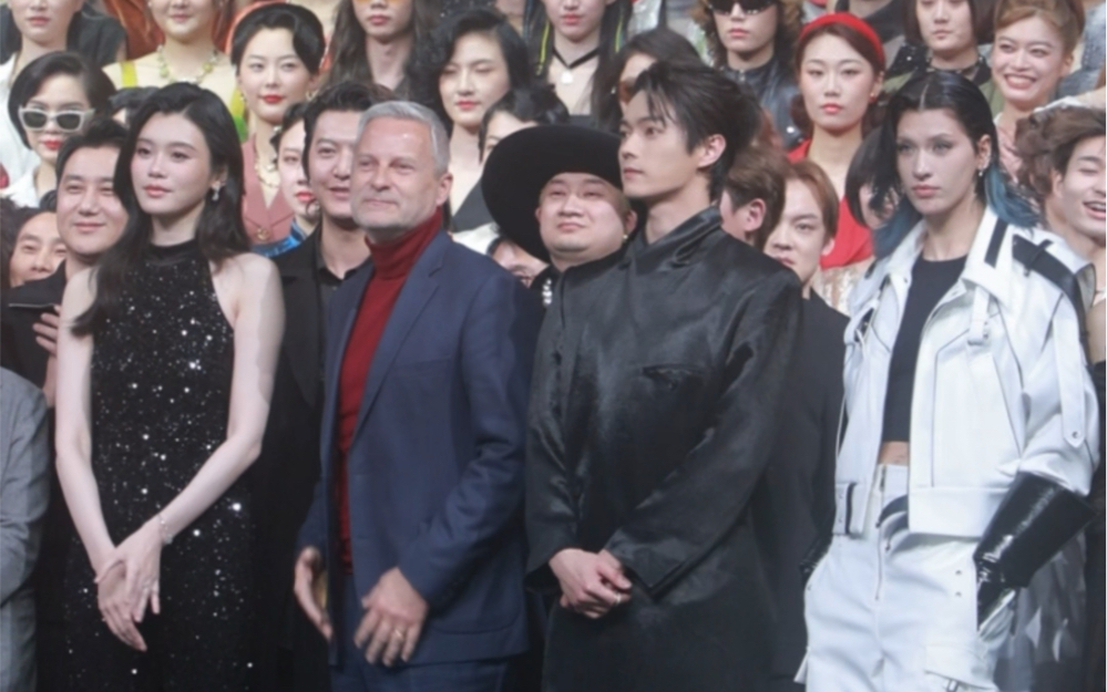 许凯奚梦瑶卡琳娜同台走秀……幸福的要晕掉了