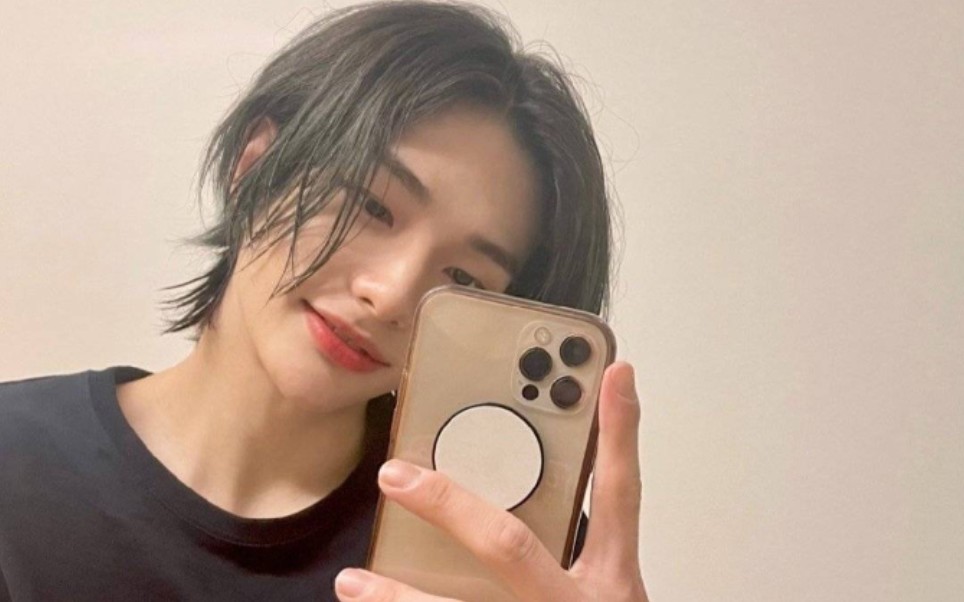 "黑长发老婆,笑起来可太纯啦"【straykids黄铉辰hhj】