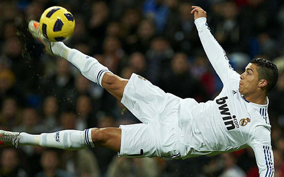 c罗专注倒钩射门15年!一直被模仿,从未被超越