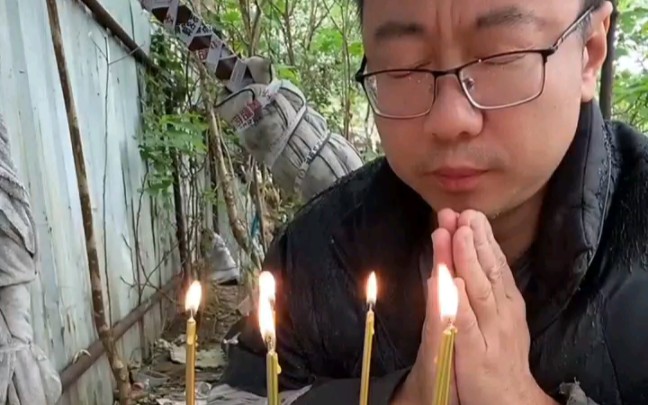 孙校长今天生日买了个蛋糕给自己庆祝一下再表演一个魔术,特别有星欲