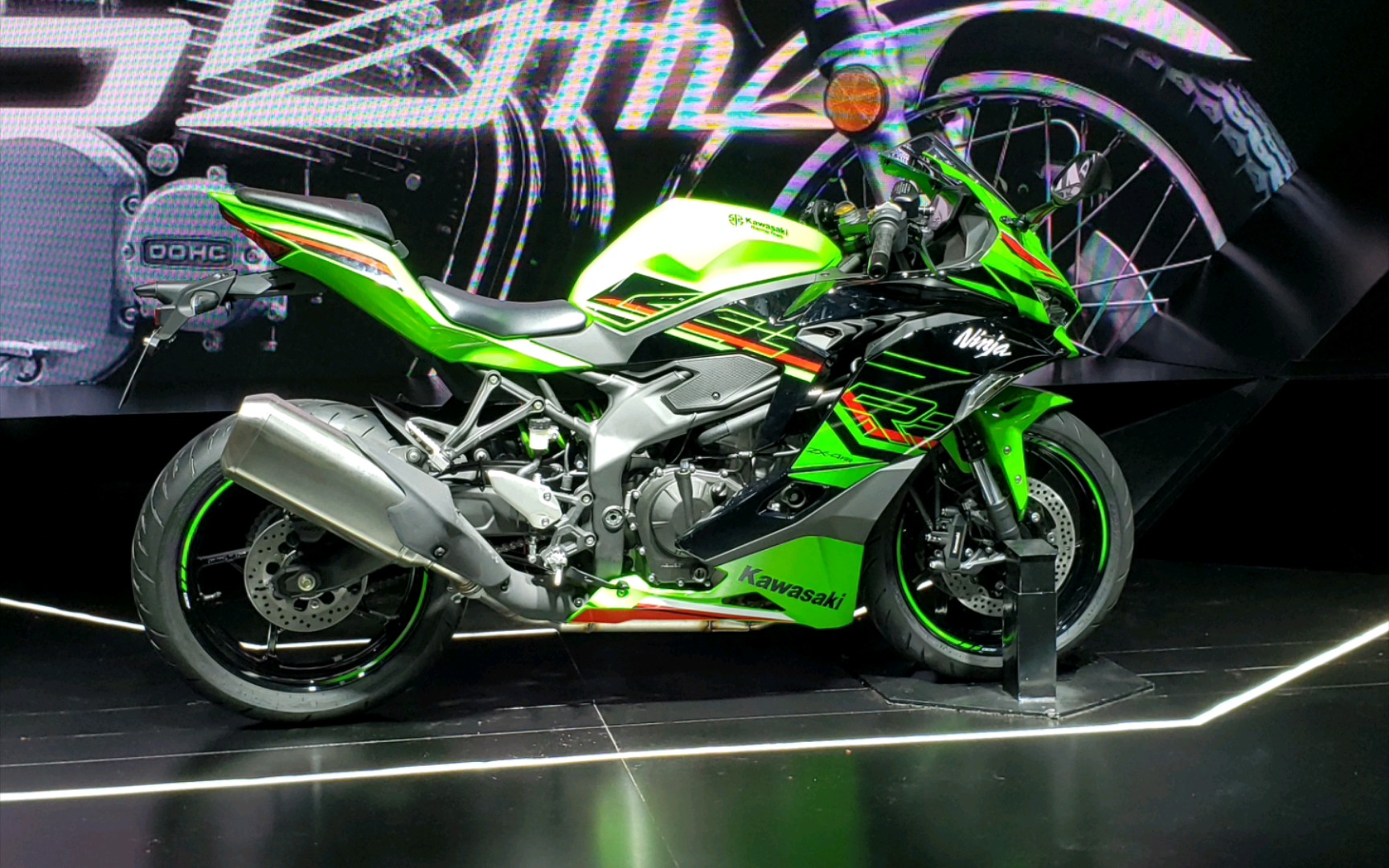 川崎zx-rr,价格屠夫,但估计半年提不到车订单太多了.