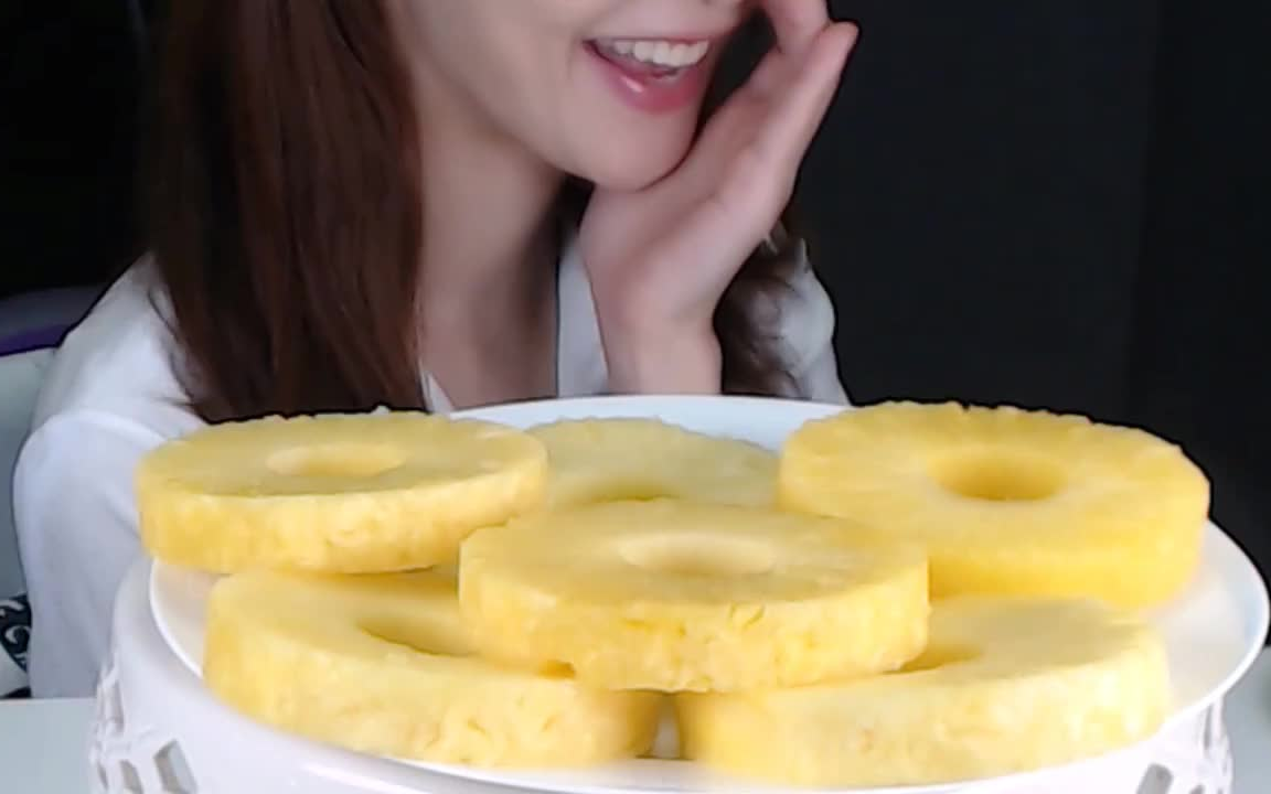 [图]【Angel J ASMR】吃香甜又多汁的菠萝片