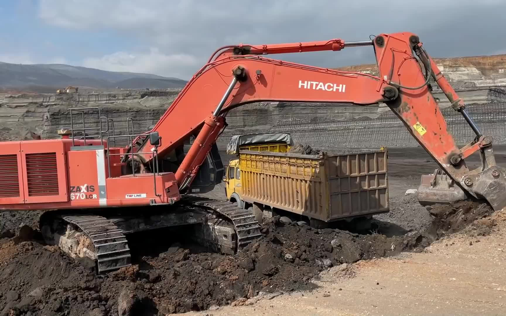 channel 】利勃海尔/卡特彼勒/日立/沃尔沃/小松挖掘机装载卡车合集