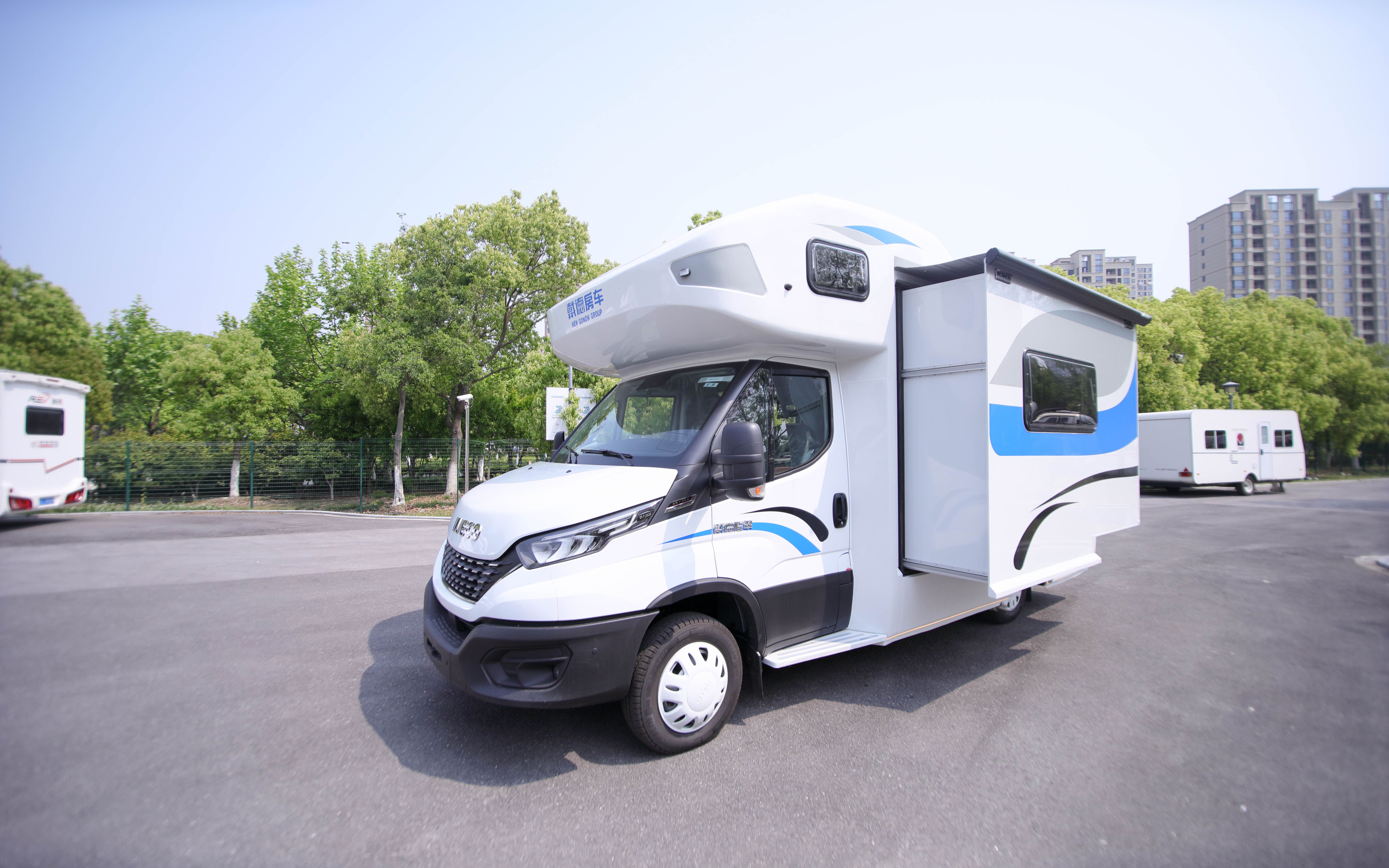 戴德隆翠e途pro房车_上海进口依维柯c型双拓展房车_哔哩哔哩_bilibili