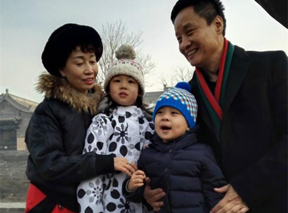 歌唱家阎维文称,女儿婚后一程,他用深沉父爱护送!