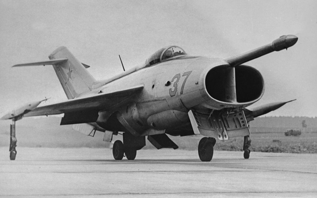 苏联第一种进入垂直起降技术实际试飞验证阶段的技术展示机——yak
