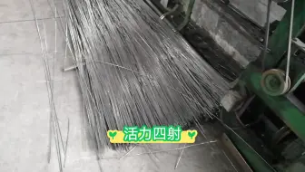 能让别人快乐的人一定很善良，能让自己快乐的人，一定很聪明！