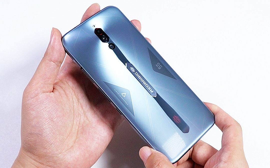 【红魔5s 开箱评测】买手机送银条,硬刚865 的865当真神乎其技?