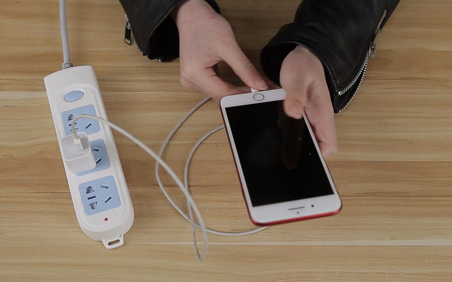 手机充电先插电源还是先插手机?