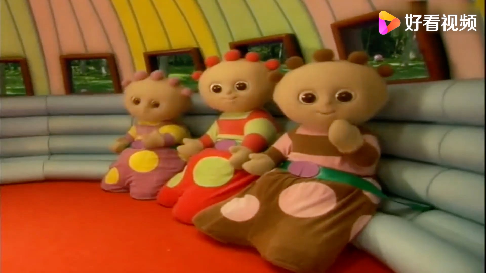 花园宝宝:依古比古和唔西迪西,他们要坐叮叮车,玛卡巴卡太矮了