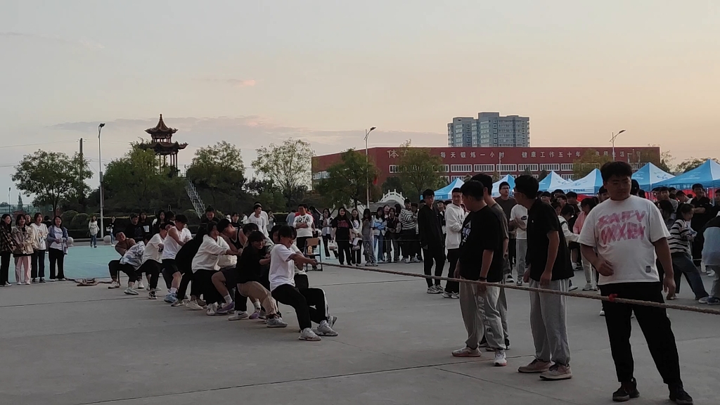 [图]【山西工商学院】拔河比赛，来看看优秀的工商学子吧