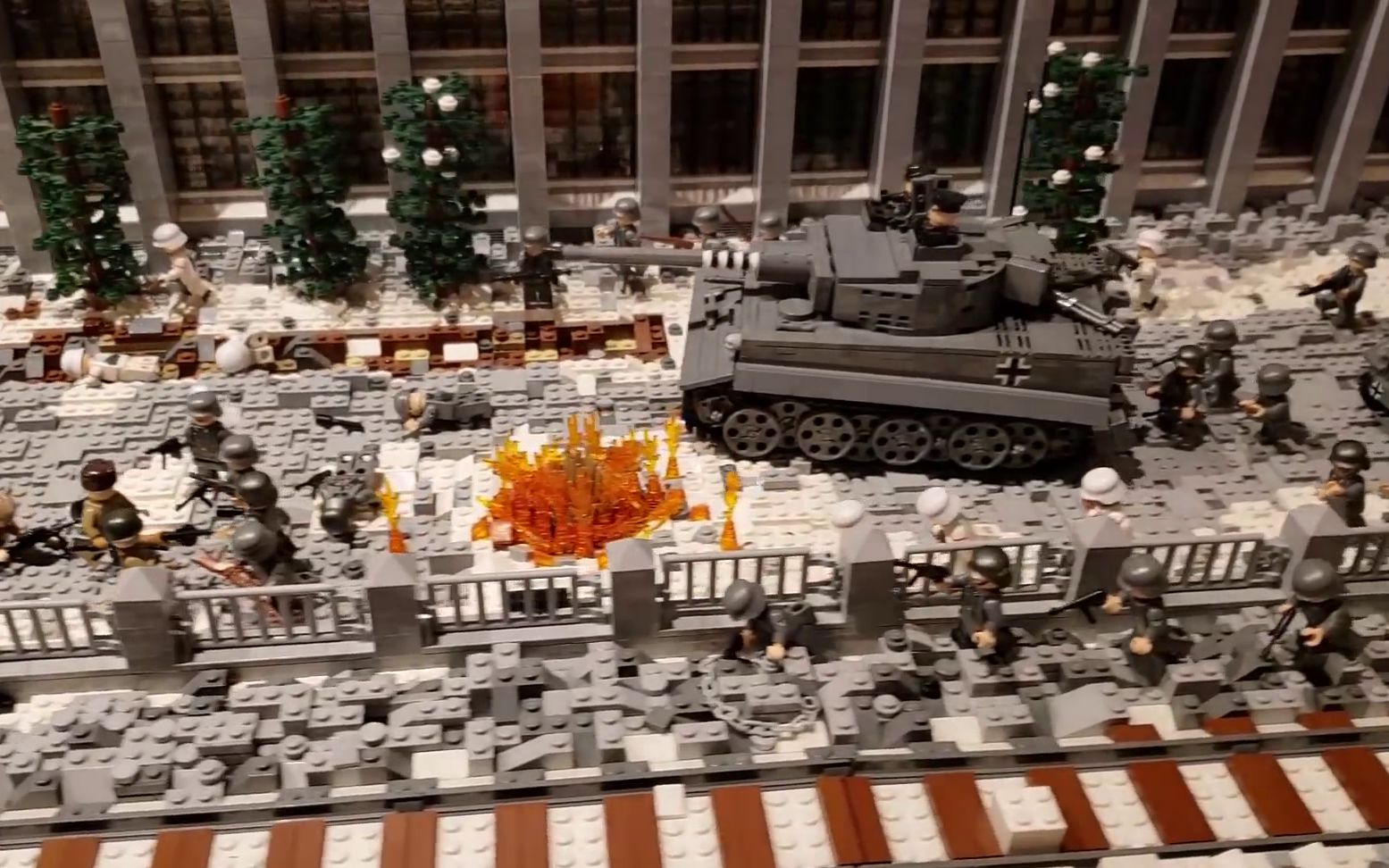 【brickmania】wwii in lego - evansville museum setup time-lapse