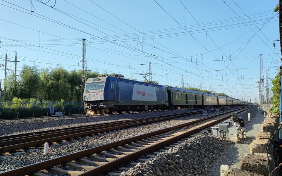 京哈线上行k128次列车本务沈局沈段hxd3c0901通过虎石台站