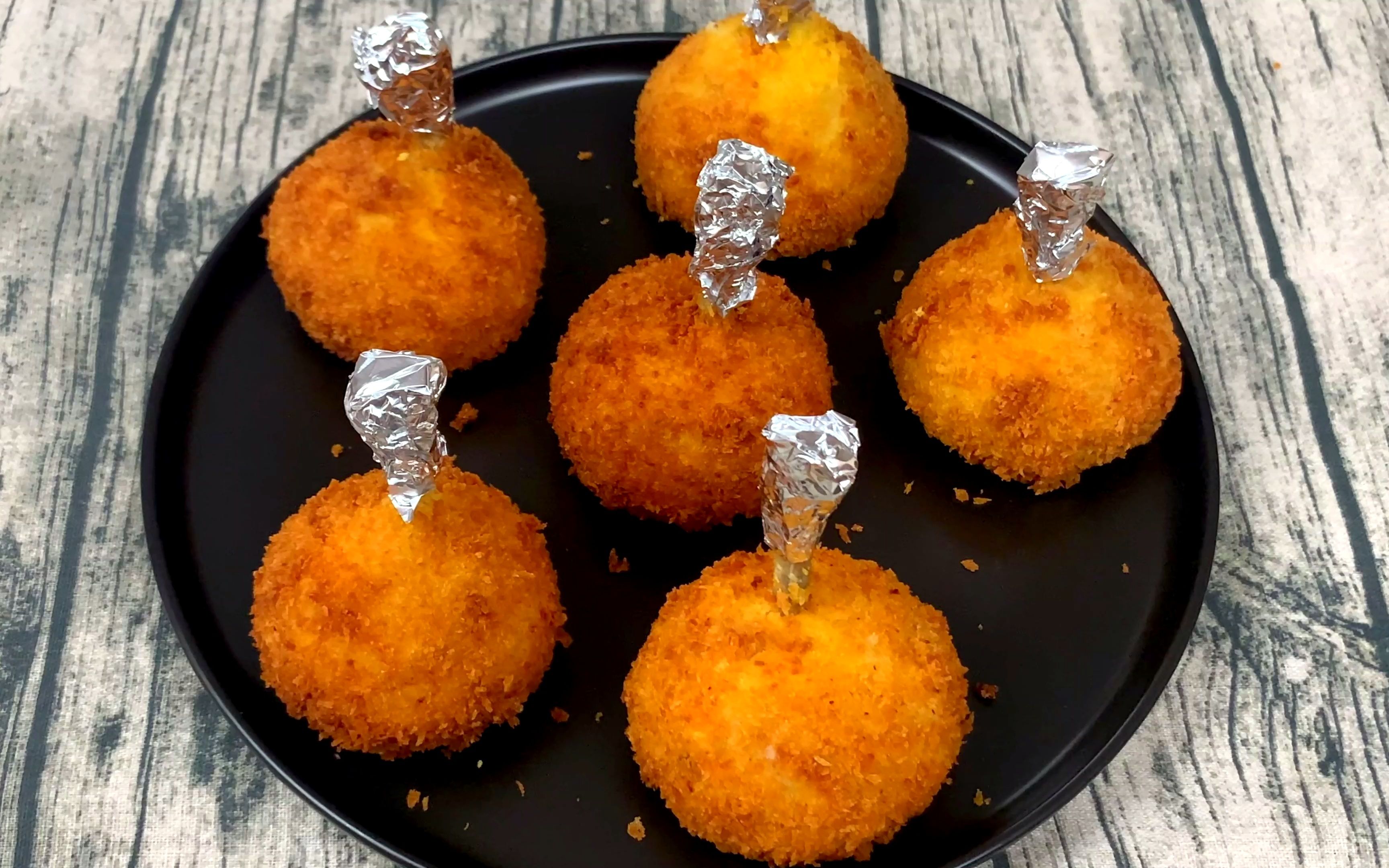 活动  土豆泥鸡腿球,外脆里嫩,咬一口实在是太香了,土豆不一样的吃法