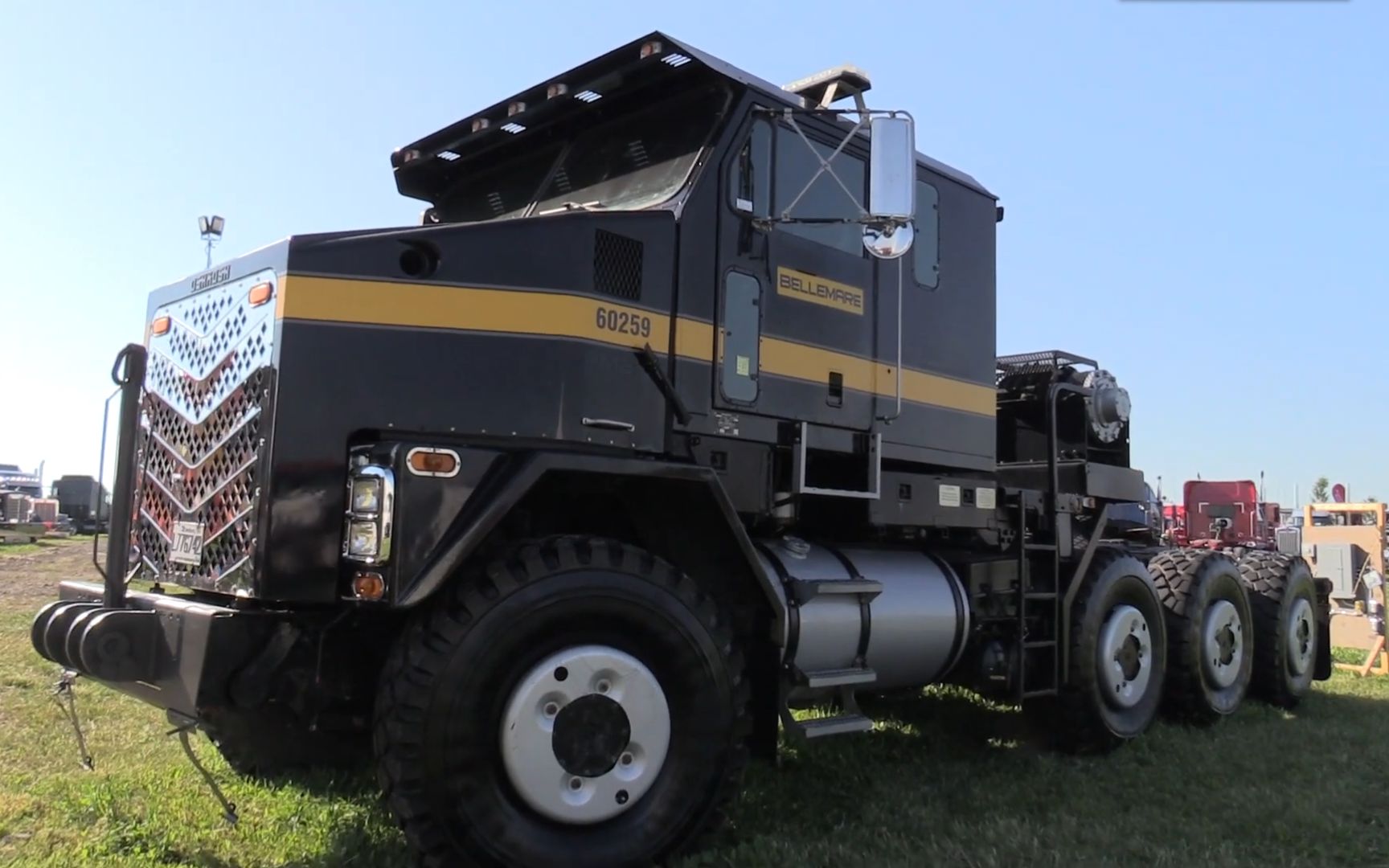 奥什科什oshkosh m1070 8x8重型牵引车