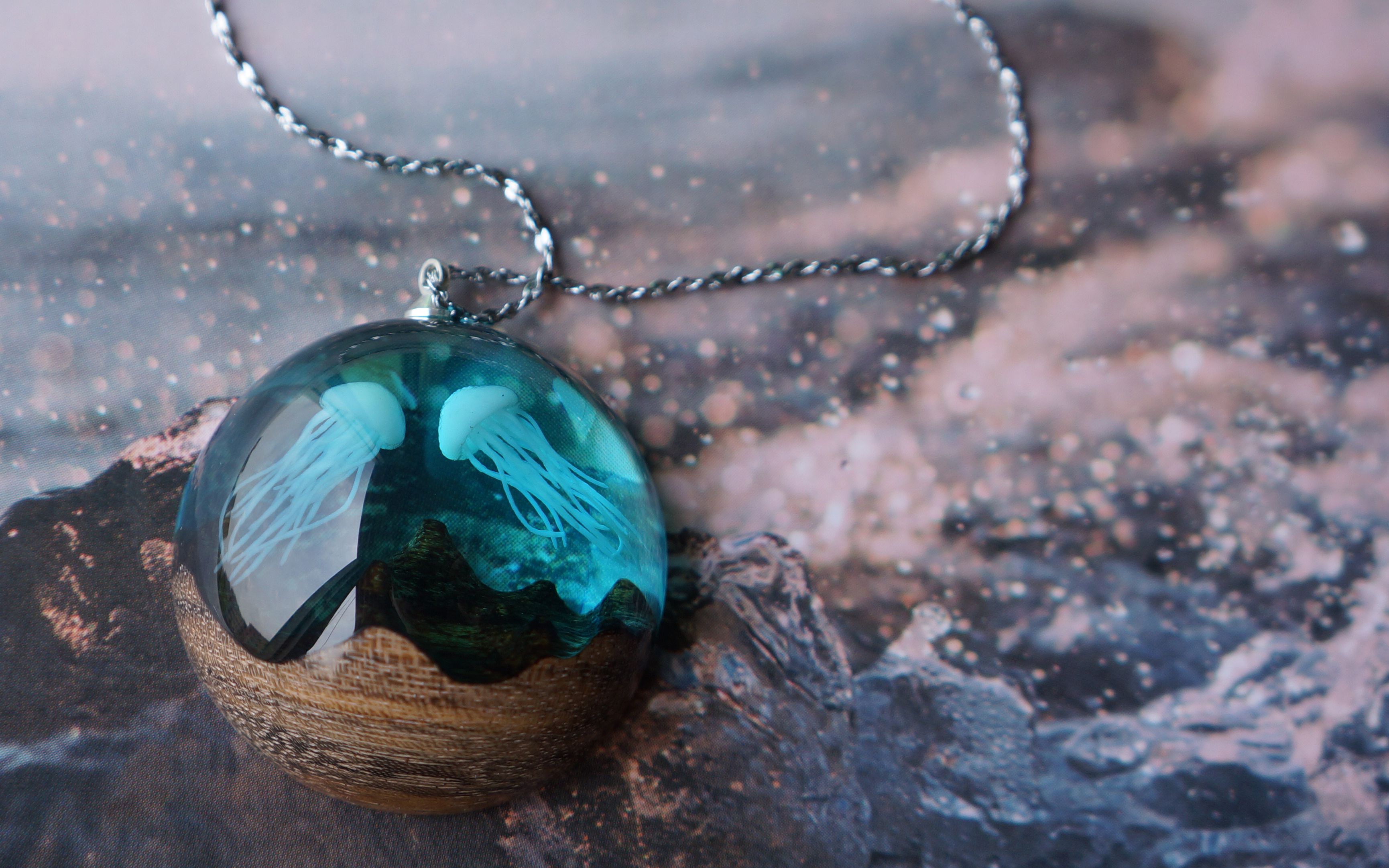 【滴胶 实木】树脂与木 水母的吊坠制作过程