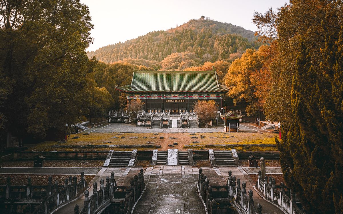 龙泉山是谁的墓图片