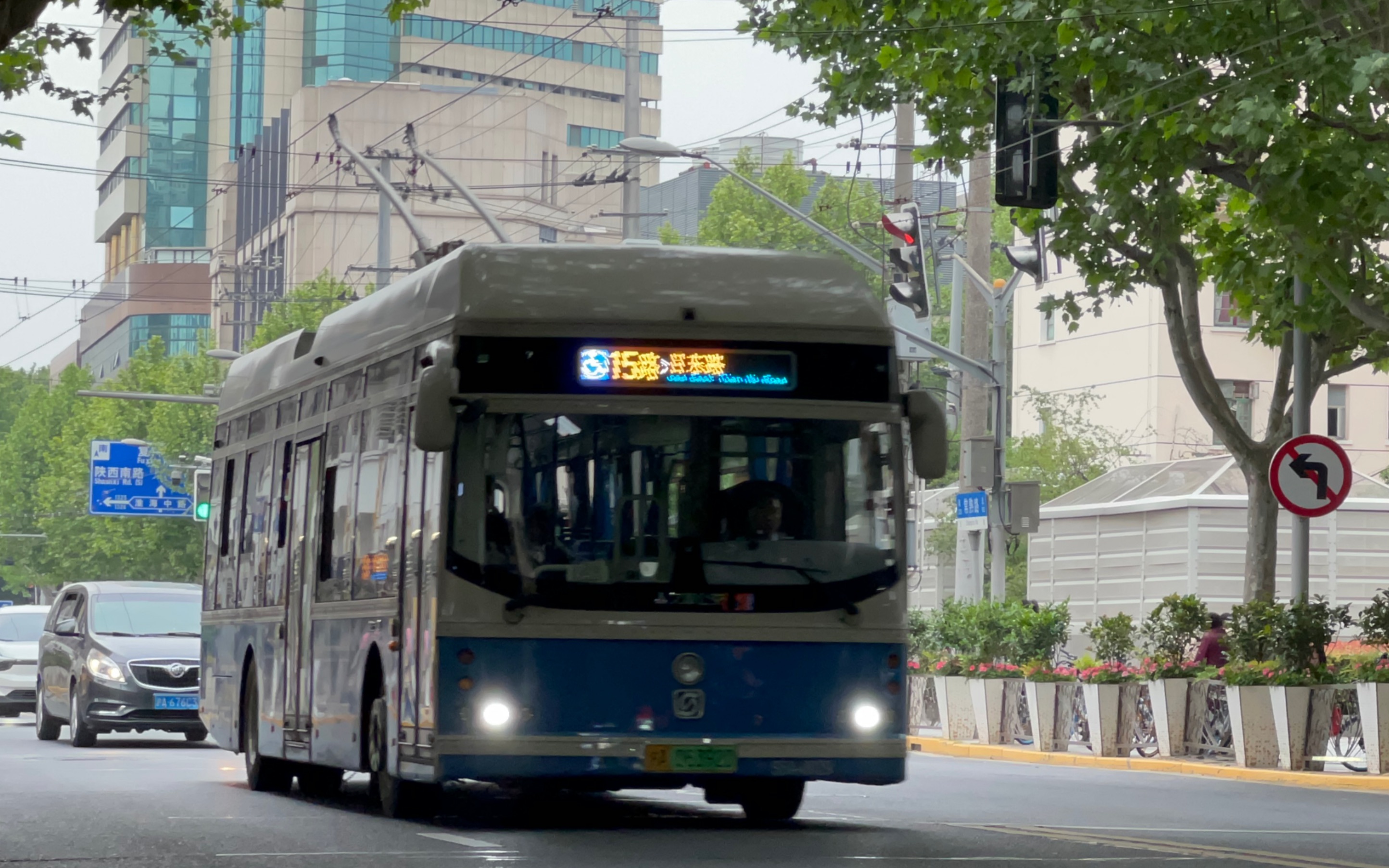 [上海公交]百年公交15路通過常熟路