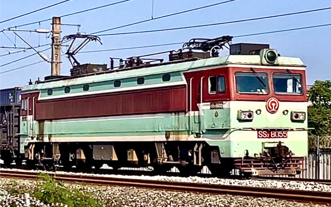 【成昆铁路复线】成峨段:彭山拍摄:"小运转"货列:46045次,交汇:客车:k